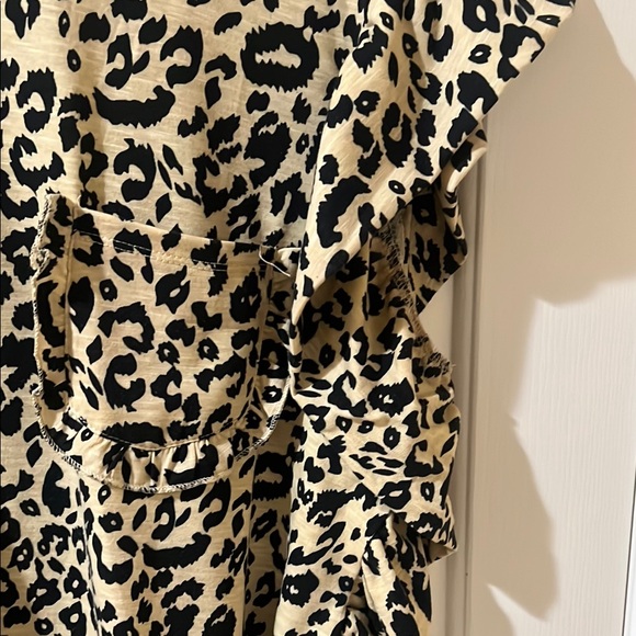 Leopard Print Ruffle Sleeve Top - Picture 2 of 2